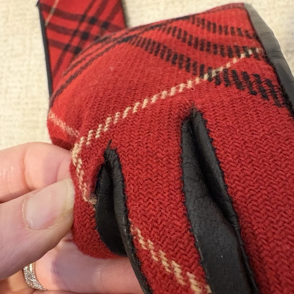 Burberry London Plaid Wool Leather Gloves Womens 7.5 Red Black Good Mixed Media‎
